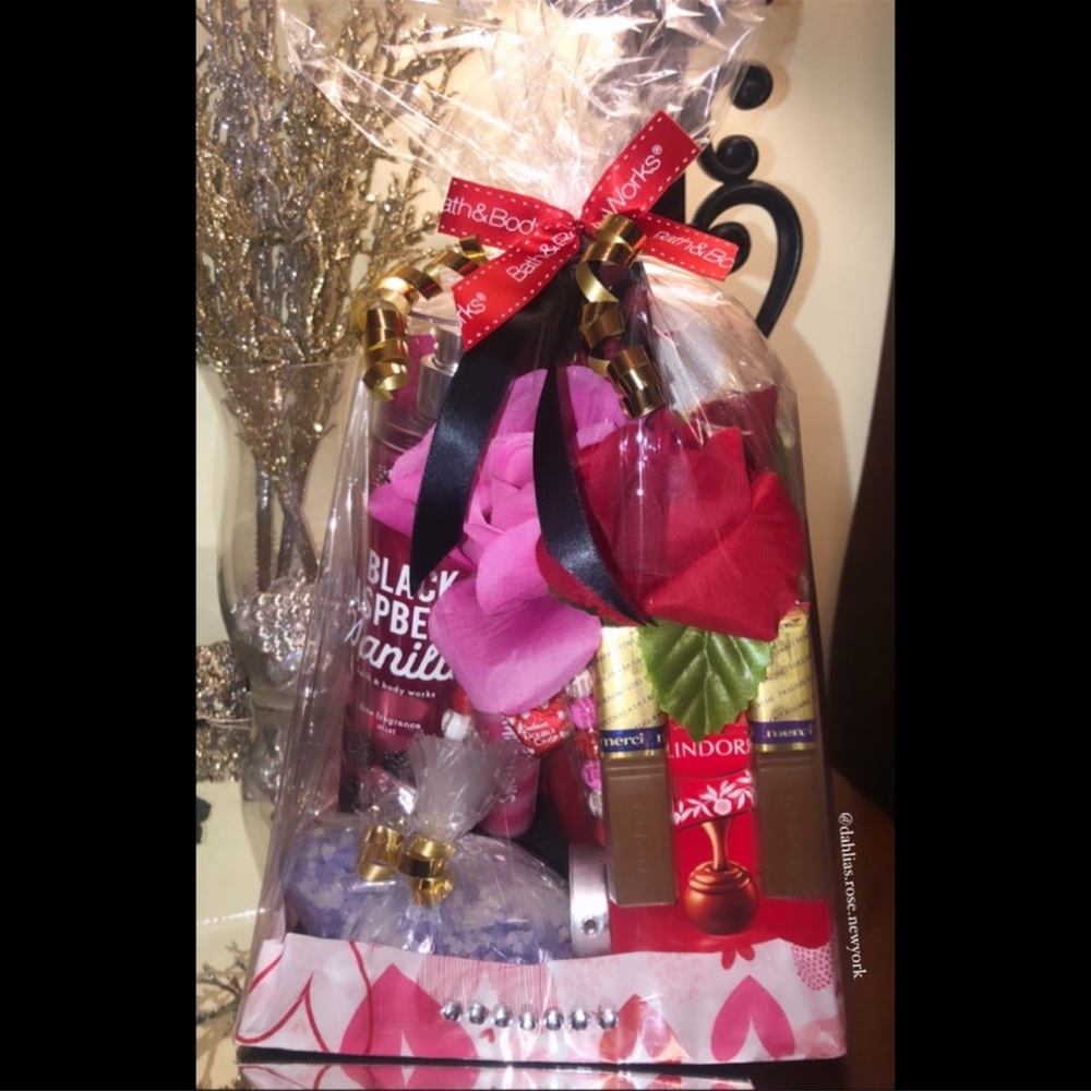 Mothers Day Holiday Bath and Body Works BBW Gift Set ✨ Mist, lotion + shower gel